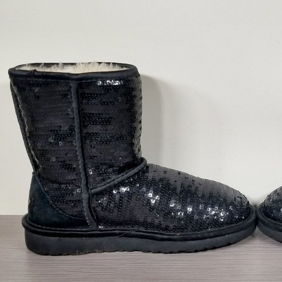 UGG Youth Classic Short Boot, Black Sparkle Sequins, Girls Size 2 / 32 - Picture 6 of 12
